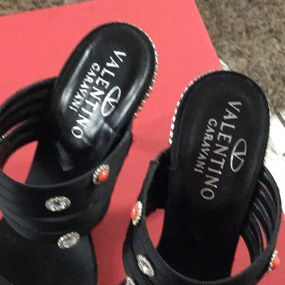 Valentino Gorgeous embellished shoe - Picture 6 of 11